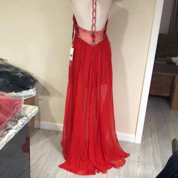 Red Goddess - Picture 12 of 13